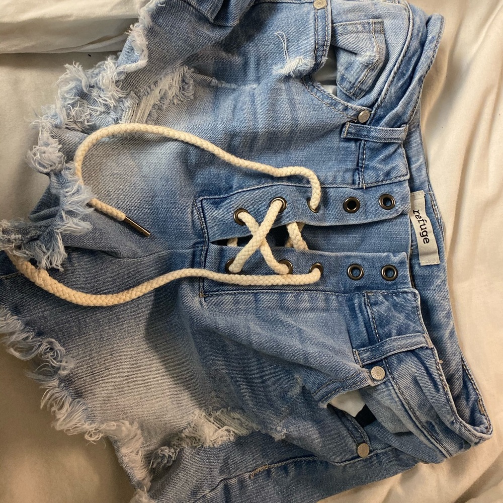 Tied denim shorts